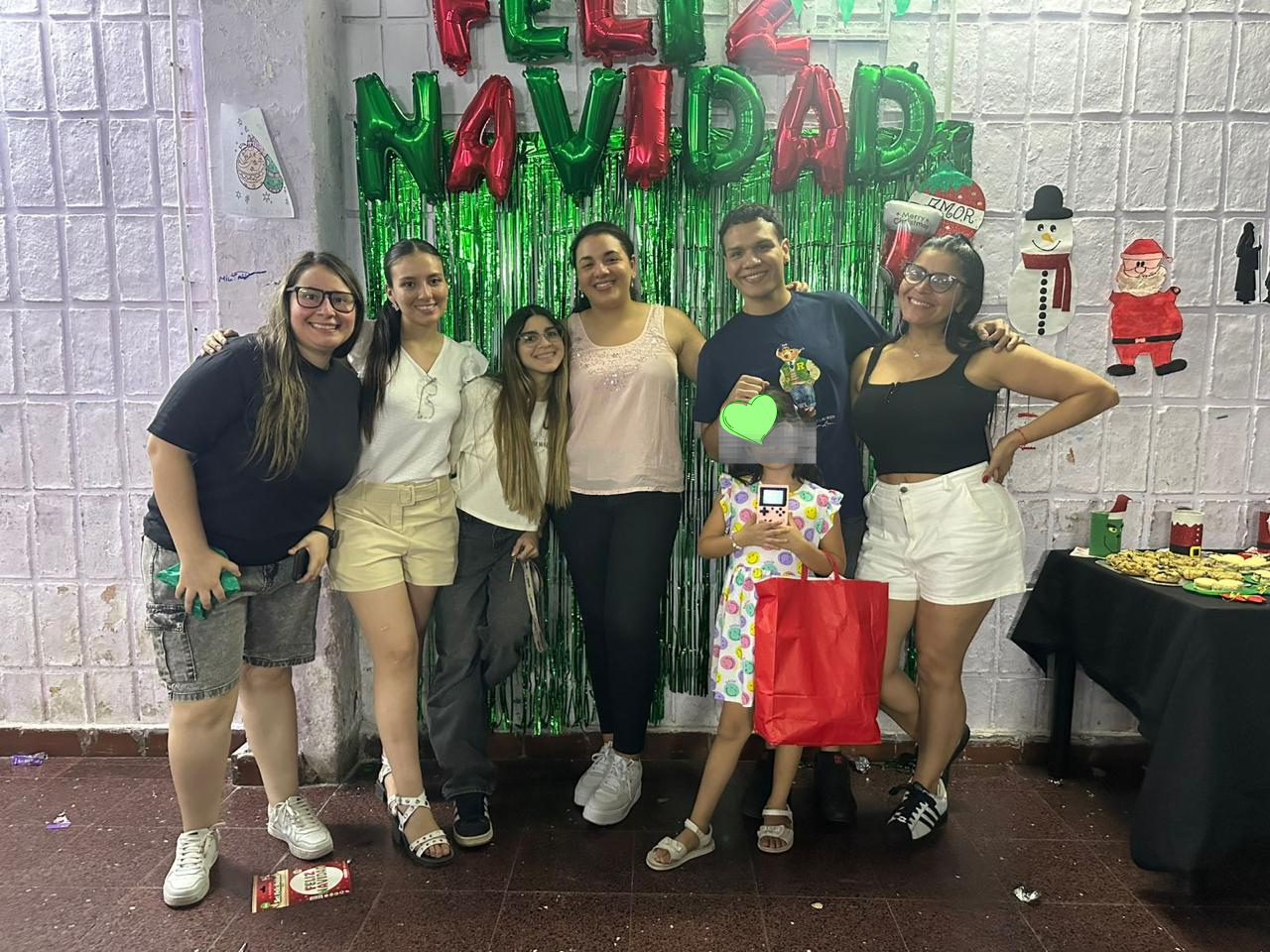 Voluntarias en actividades con las niñas