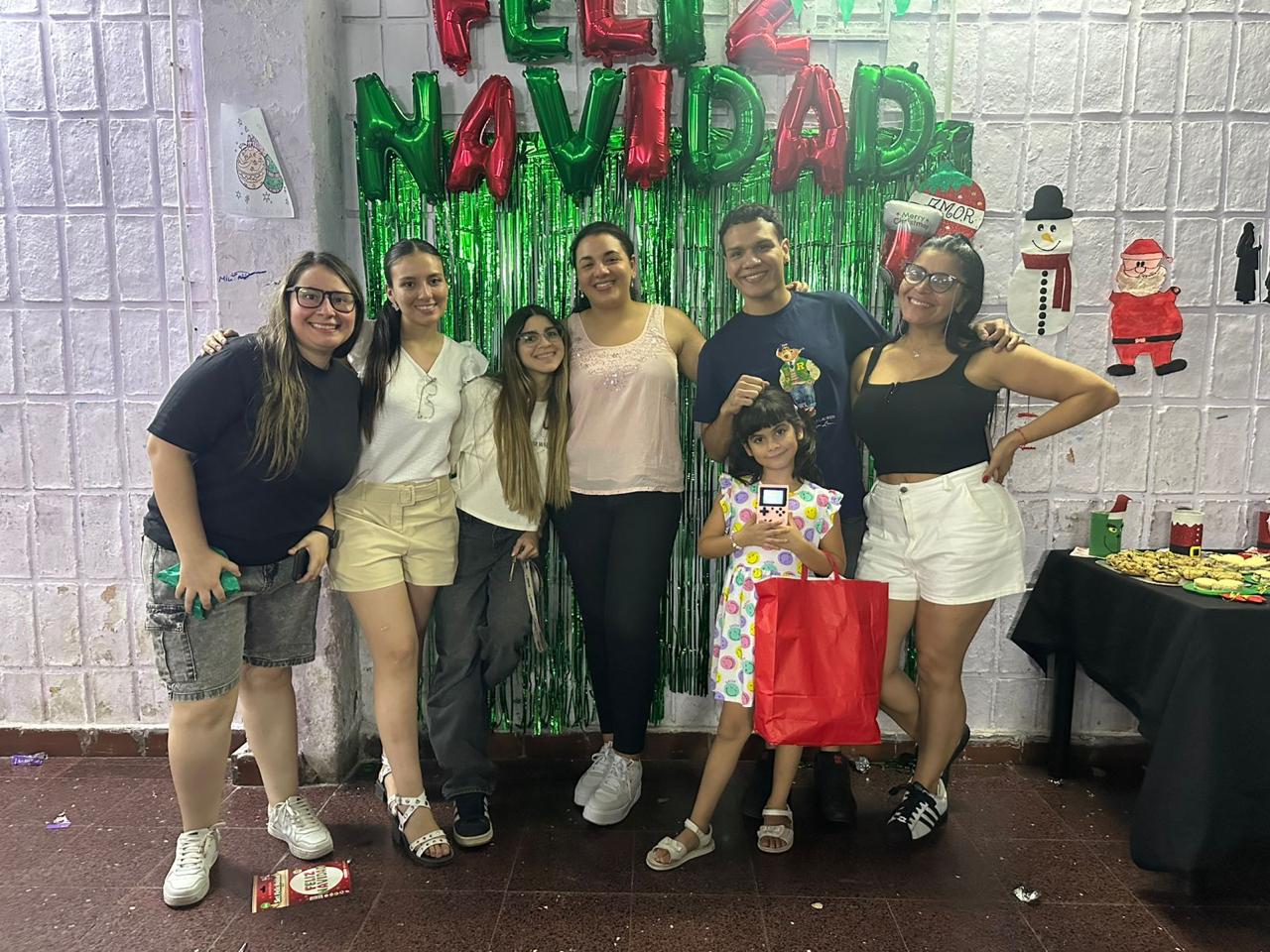 Voluntarias en actividades con las niñas